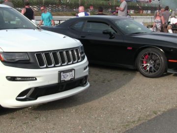 Challenger 392 vs Jeep Cherokee SRT-1/4 mile drag race