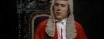 Monty Python – Court Scene