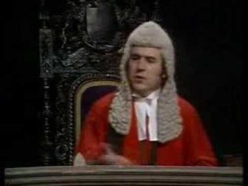 Monty Python – Court Scene