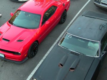New muscle cars vs old muscle part 1-sound,top speed,drag races and burnouts