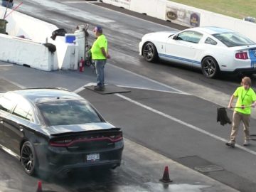 Stock Hellcat Charger vs Stock Shelby GT500-1/4 mile drag race