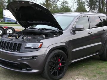 The best of SRT8 Jeep Grand Cherokee-drag race,top speed,sound and acceleration