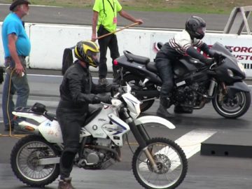 The difference between Dirt bike and Street bike -acceleration,speed,drag race
