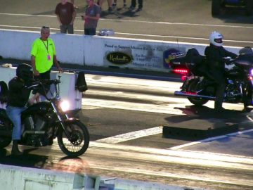 Victory High Ball vs Harley Davidson 1/4 mile race /drag race of motorbikes,sound & top speed