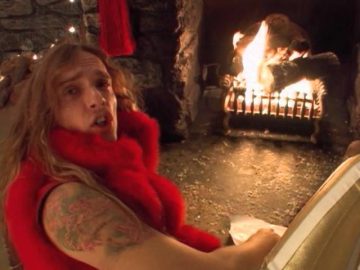 The Darkness – Christmas Time (Don’t Let The Bells End)  (Official Video)